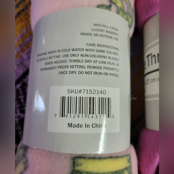 🛒🛍️💥NWT lot of 2 polar fleece throws 50×60 inches pink/crowns bright pink - Picture 6 of 7